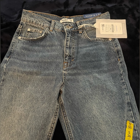 Pull&Bear 90s straight leg jean w/ rips and split hem in blue - Picture 7 of 14